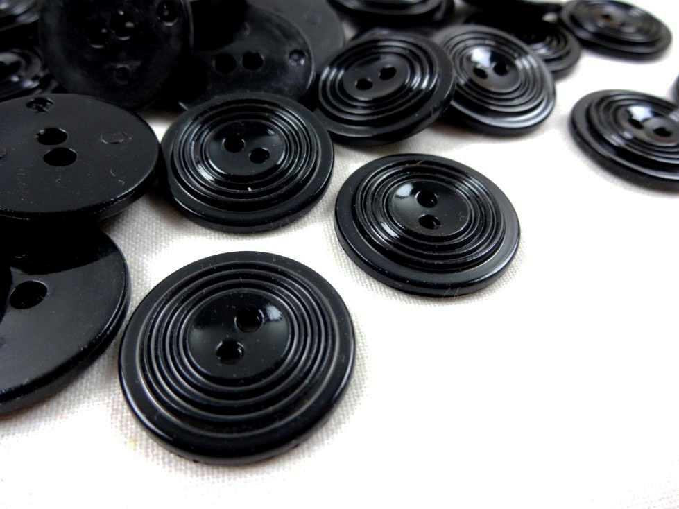 K017 Plastic Button 23 mm black