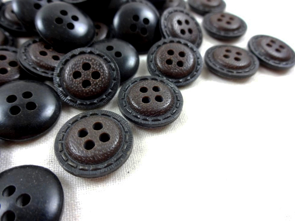 K019 Plastic Button 15 mm dark brown