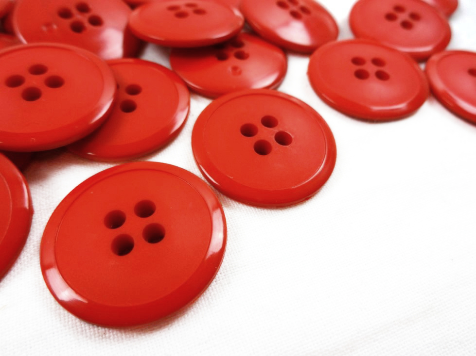 K020 Plastic Button 26 mm red