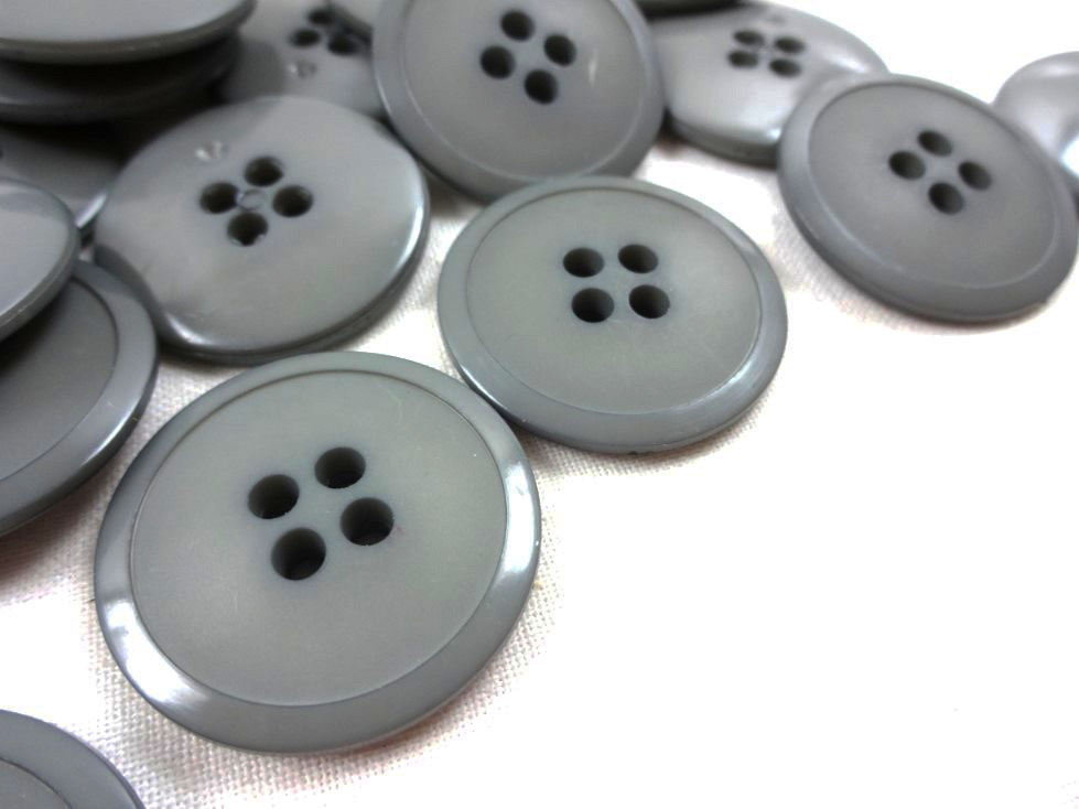 K020 Plastic Button 28 mm grey