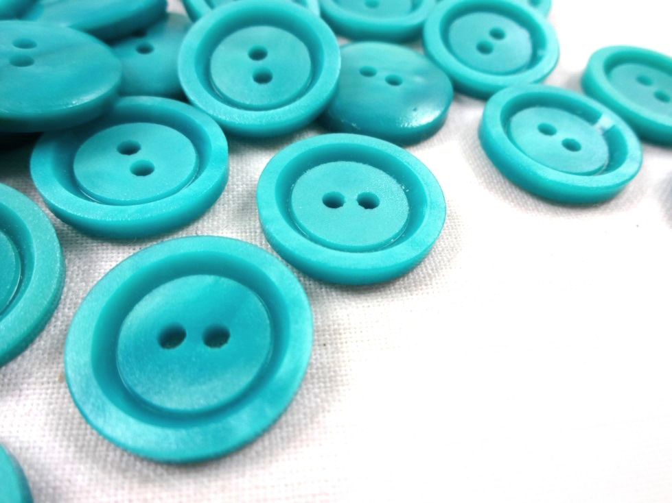 K025 Plastic Button 18 mm turquoise