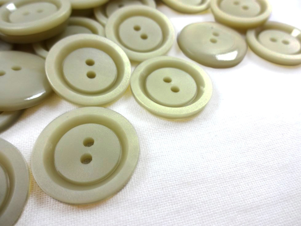 K025 Plastic Button 20 mm beige
