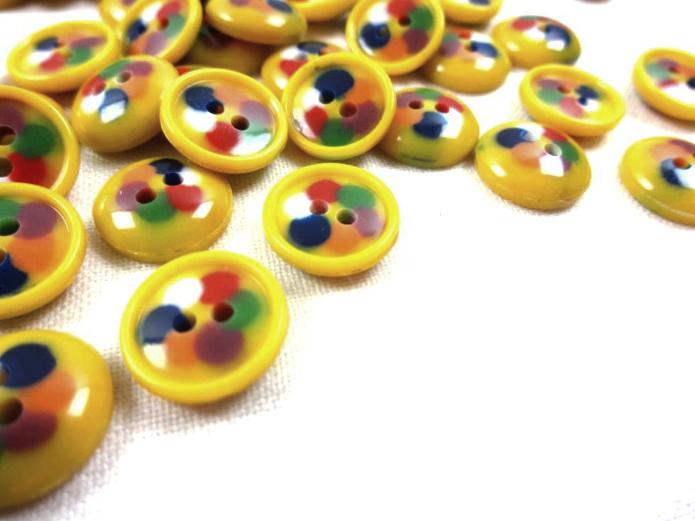 K026 Plastic Button Flower 12 mm yellow