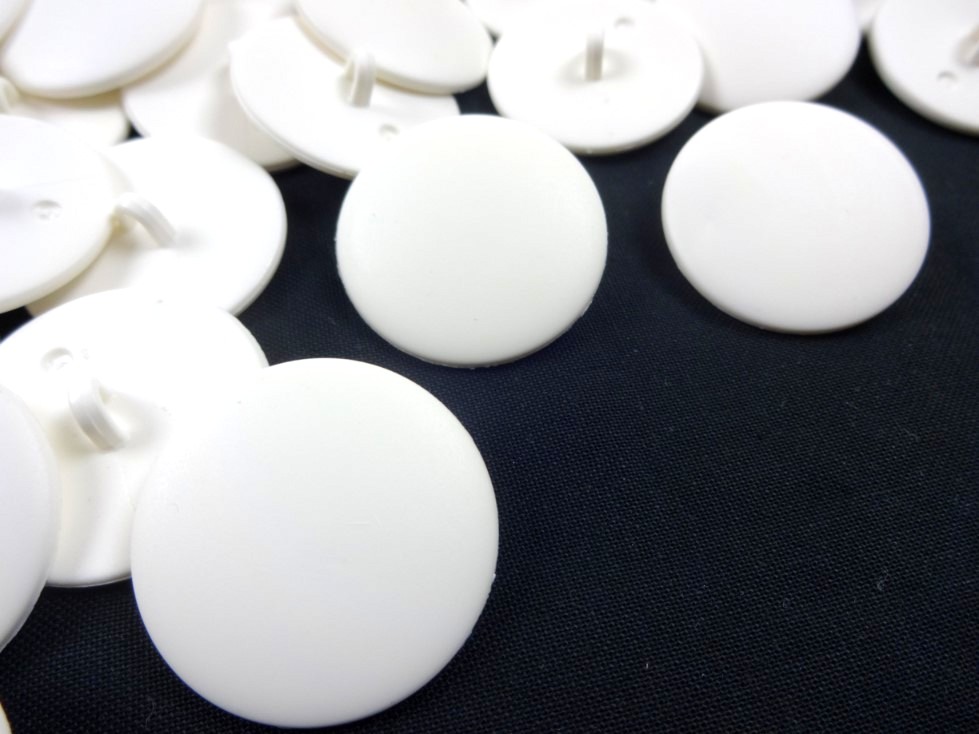 K033 Plastic Button Basic 31 mm white