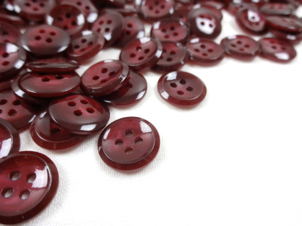 K035 Plastic Button 14 mm red melange