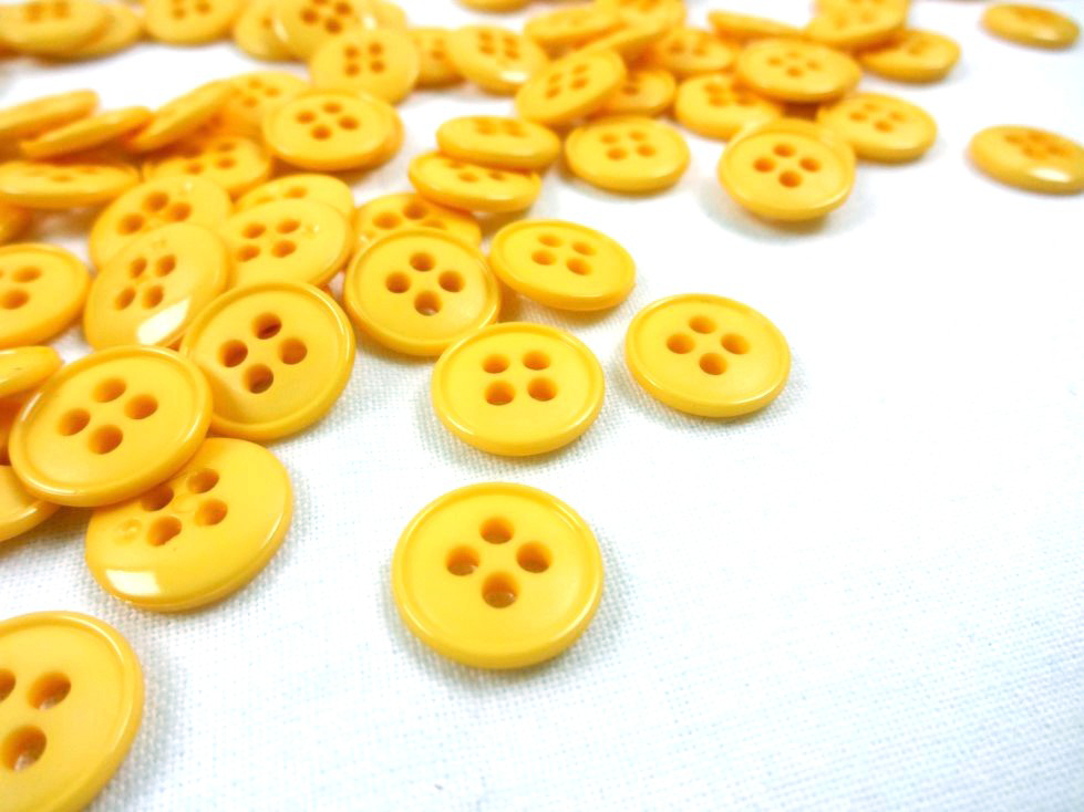 K037 Plastic Button 13 mm Basic yellow