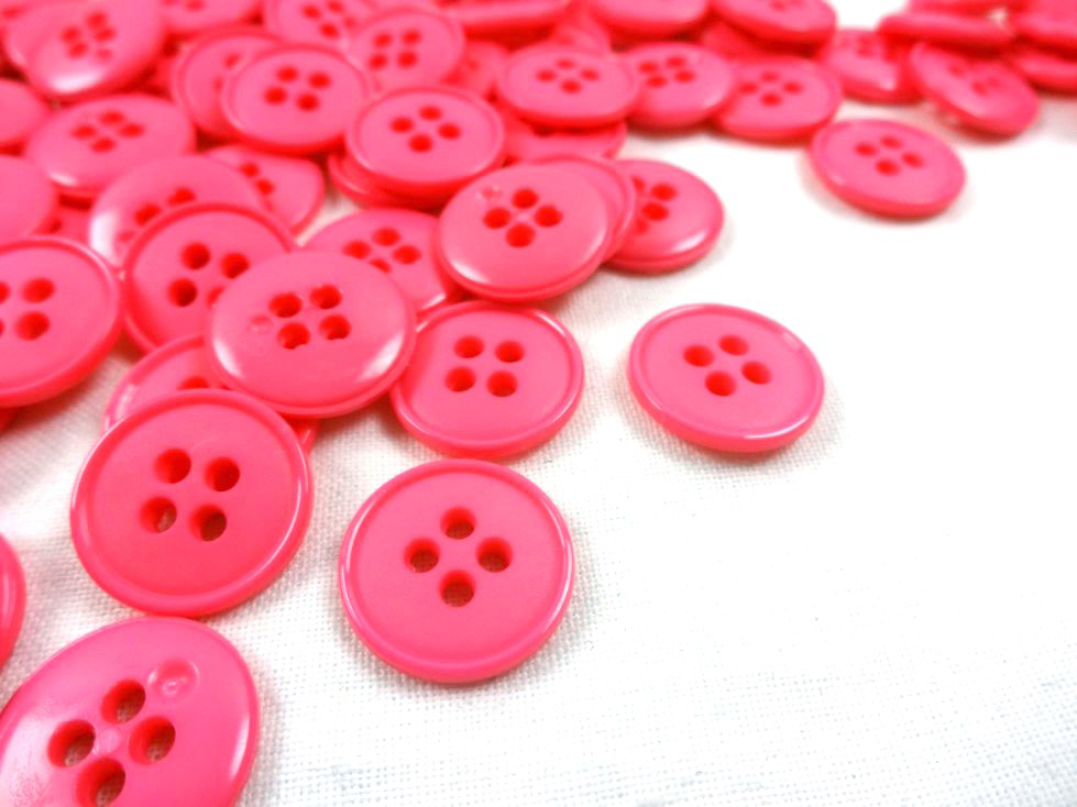 K037 Plastic Button 16 mm Basic medium pink