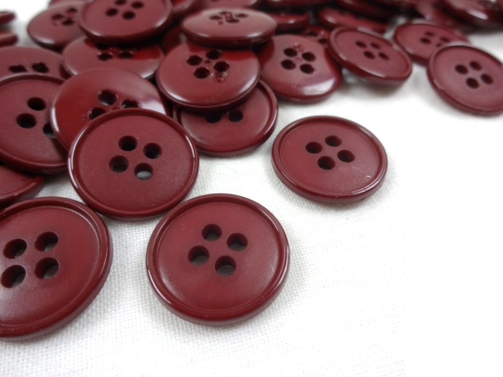 K037 Plastic Button 18 mm Basic wine red