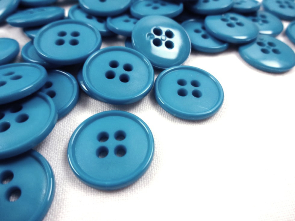 K037 Plastic Button 18 mm Basic blue
