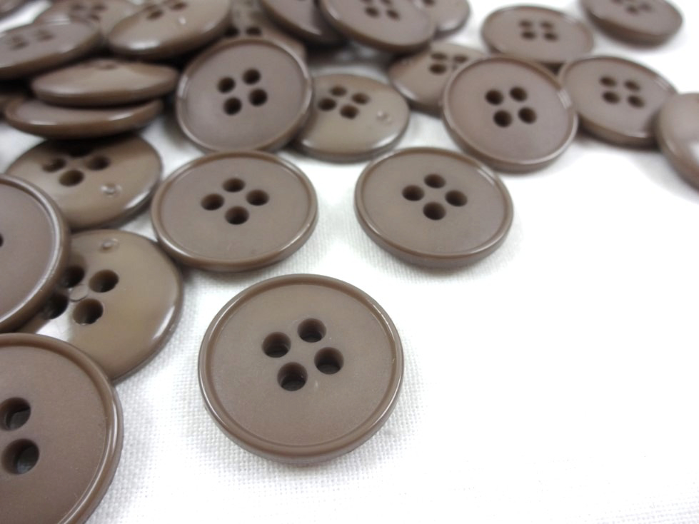K037 Plastic Button 20 mm Basic dark brown