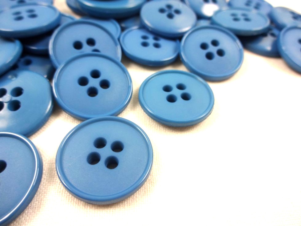 K037 Plastic Button 20 mm Basic blue