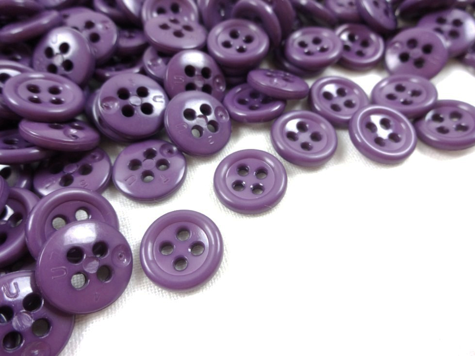 K039 Plastic Button Basic 12 mm medium purple