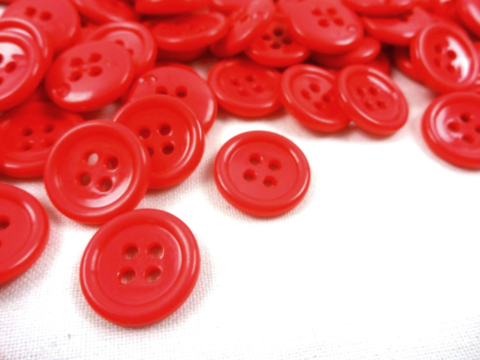 K039 Plastic Button Basic 15 mm red