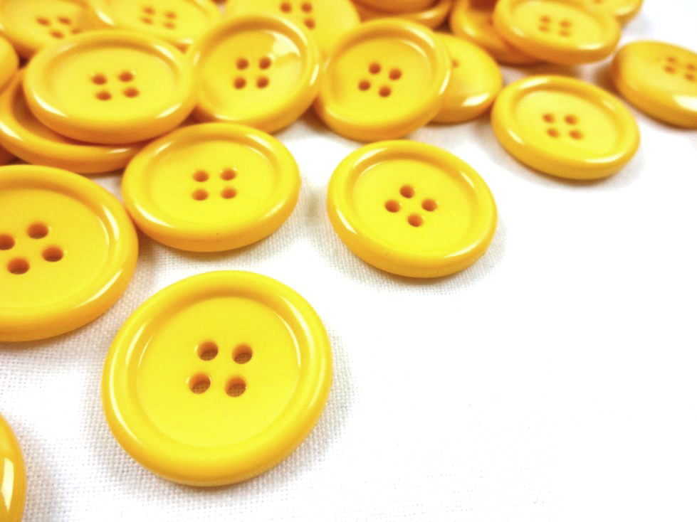 K039 Plastic Button Basic 23 mm yellow