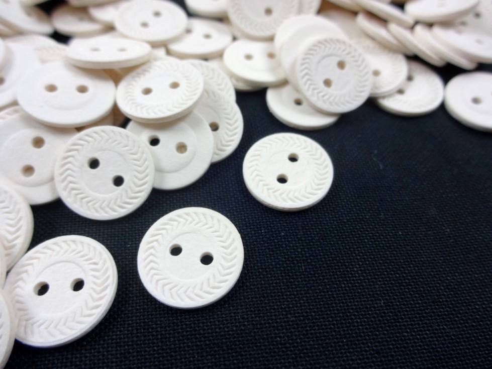 K059 Plastic Button 13 mm Garland offwhite