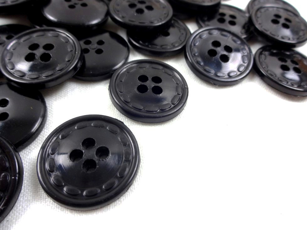 K073 Plastic Button Basic 22 mm Garland black