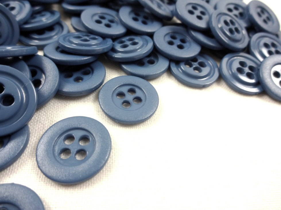 K078 Plastic Button 15 mm blue