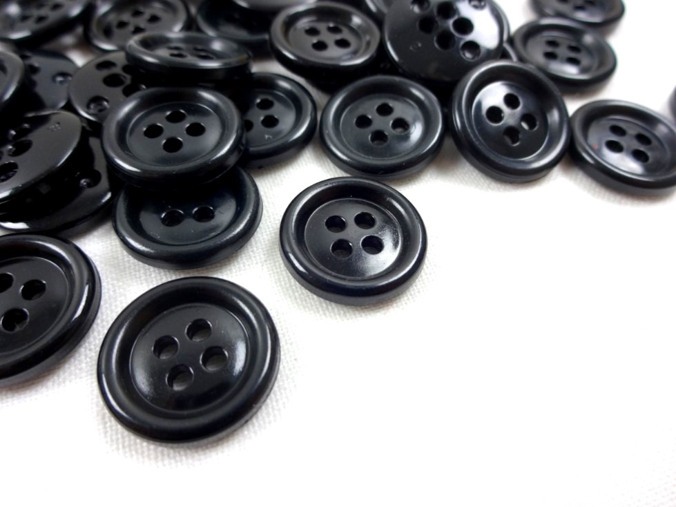 K080 Plastic Button 15 mm black