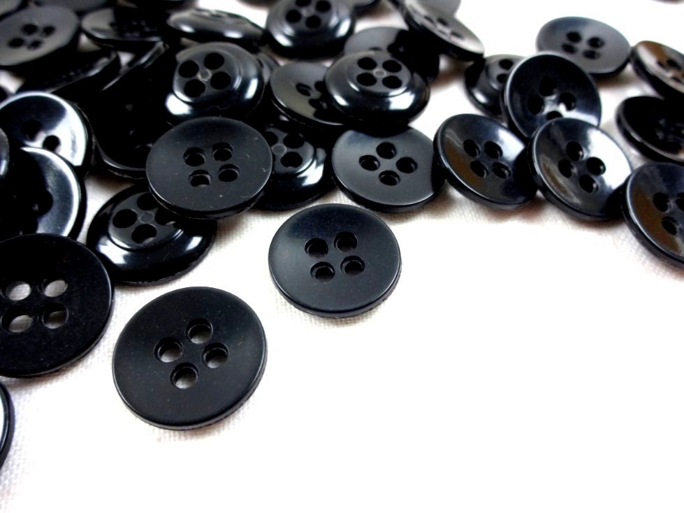 K093 Plastic Button 14 mm black