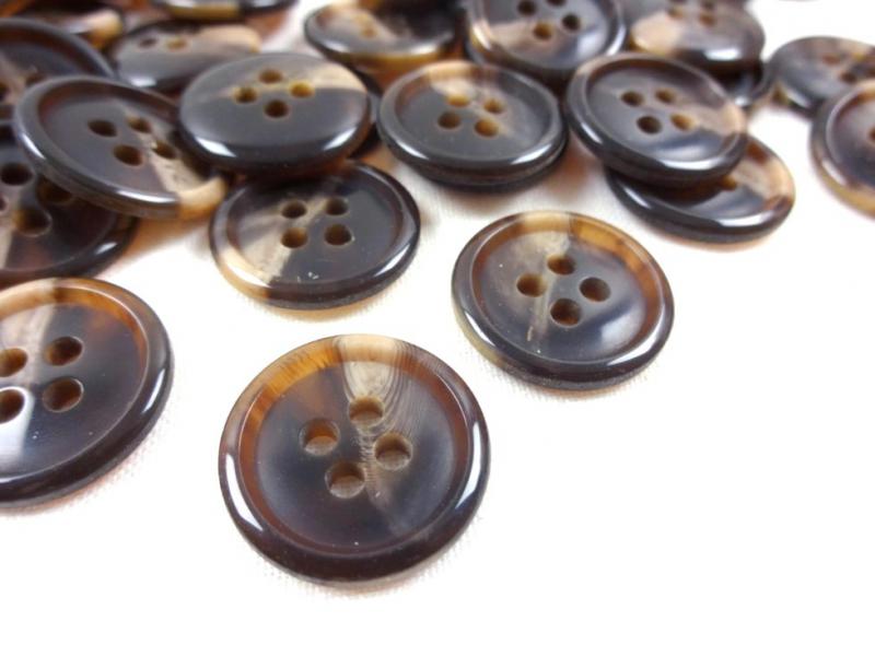 K096 Plastic Button 18 mm melange dark brown