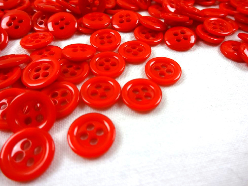 K097 Plastic Button 11 mm red