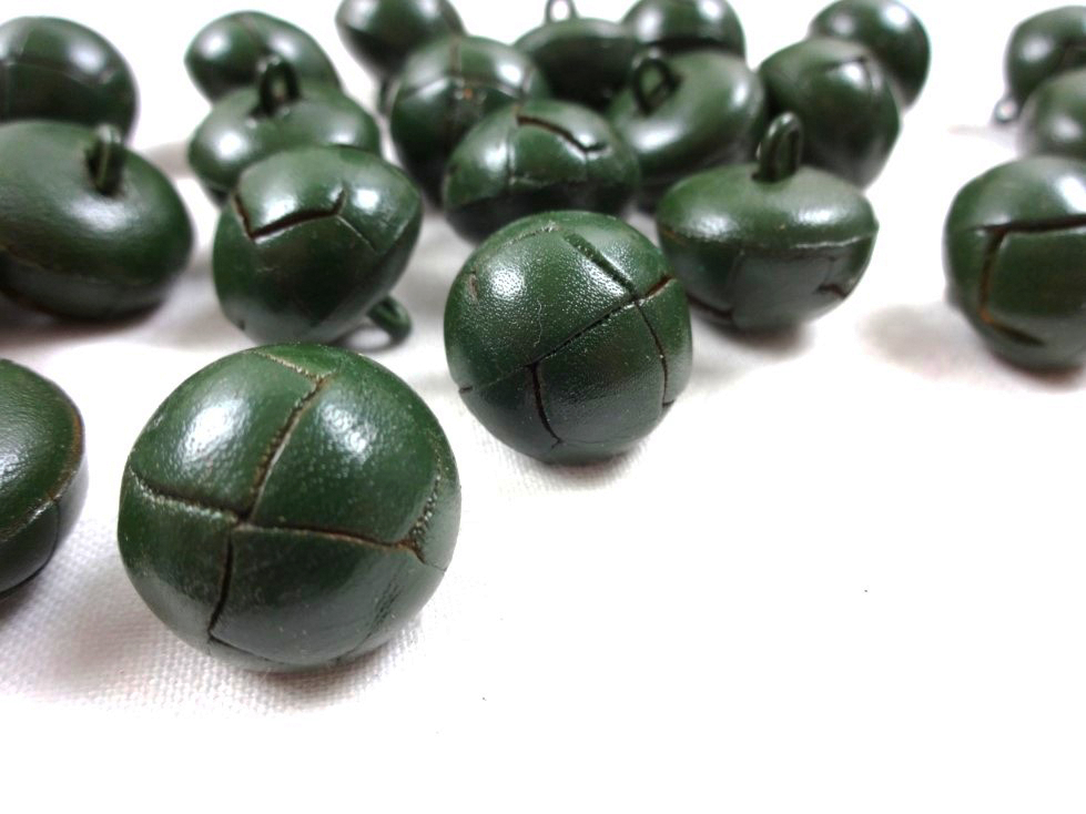 K098 Button faux leather 18 mm green