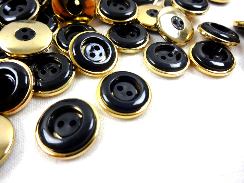 K106 Plastic Button 15 mm black/gold