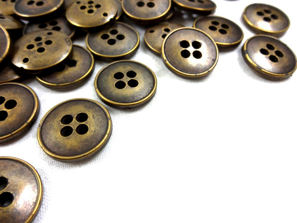 K193 Plastic Button 18 mm antique gold