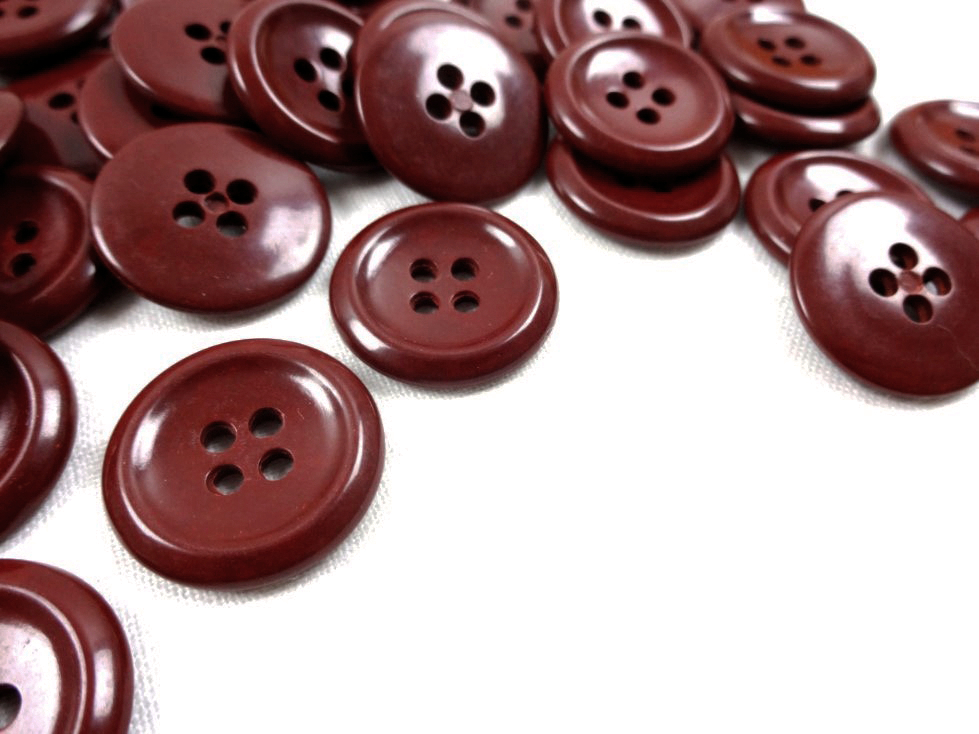K212 Plastic Button 19 mm wine red