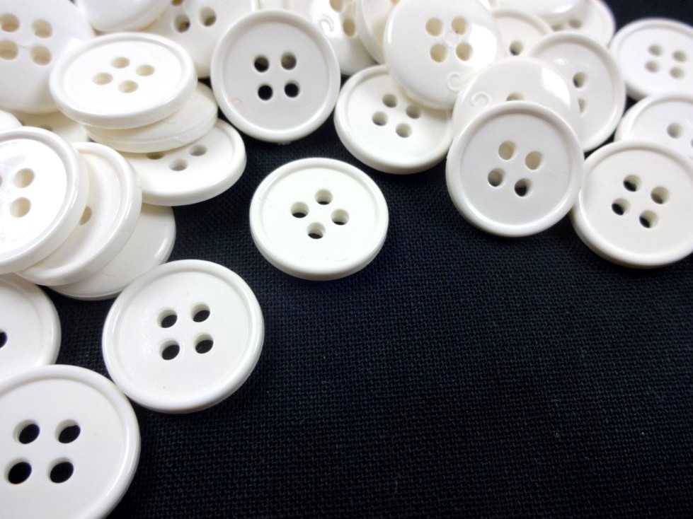 K296 Plastic Button 15 mm white