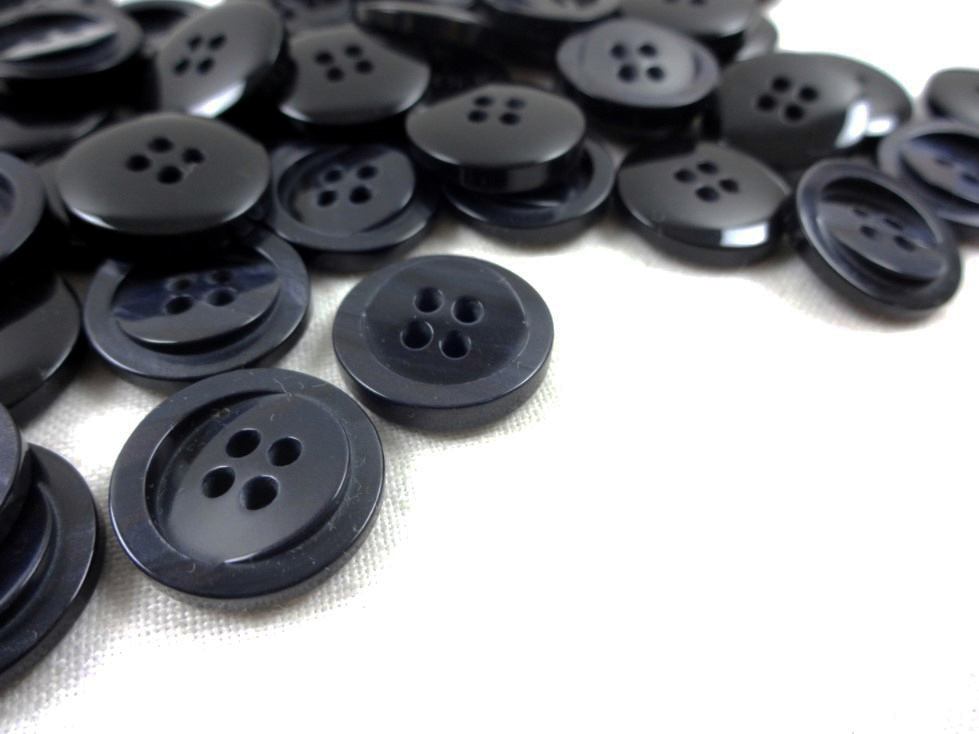 K335 Plastic Button 15 mm dark blue