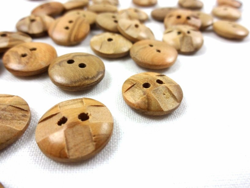K803 Wood Button with Squares 15 mm