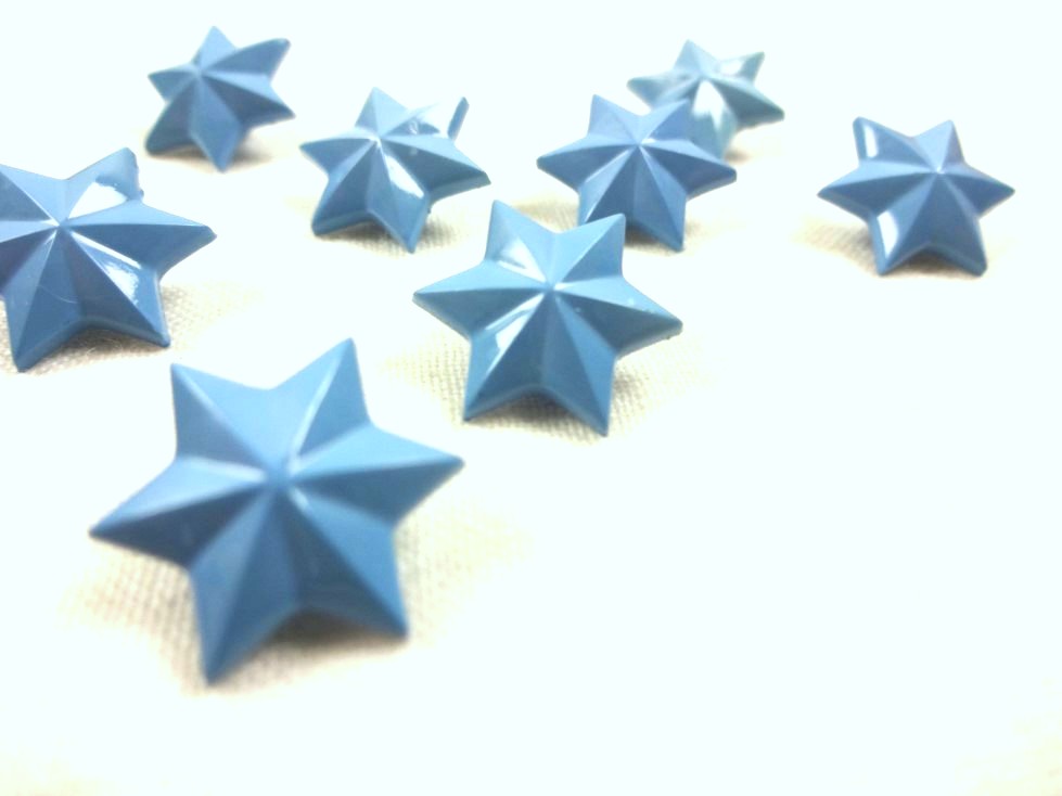 K935 Plastic Button Star light blue