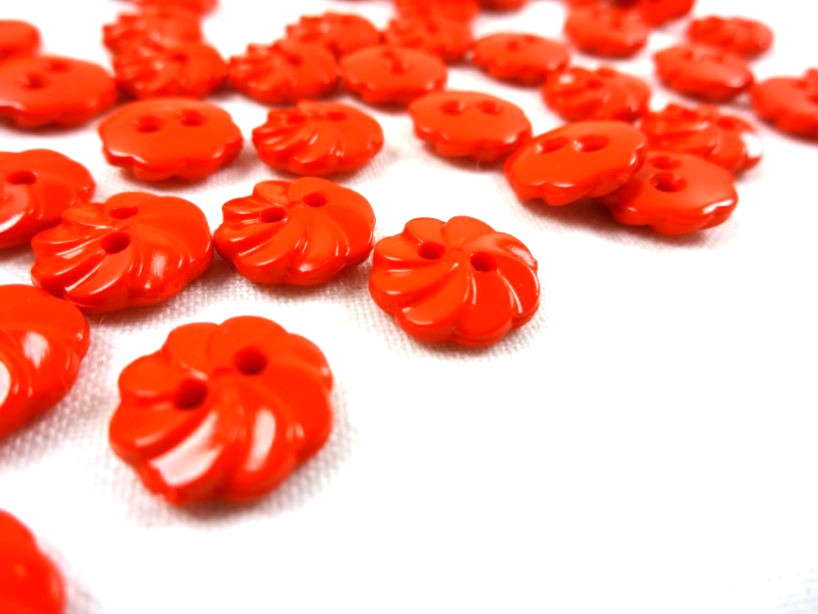 K942 Plastic Button Flower orange
