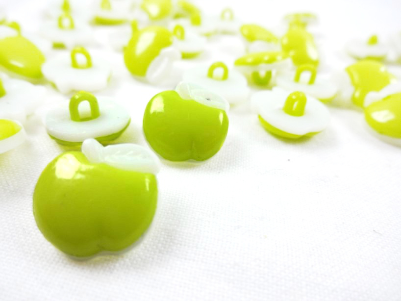 K963 Plastic Button Apple green