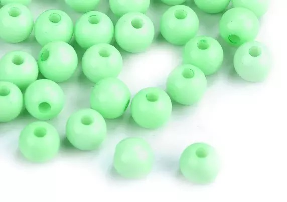 P206 Plastpärlor 6 mm ljusgrön (100 st) **