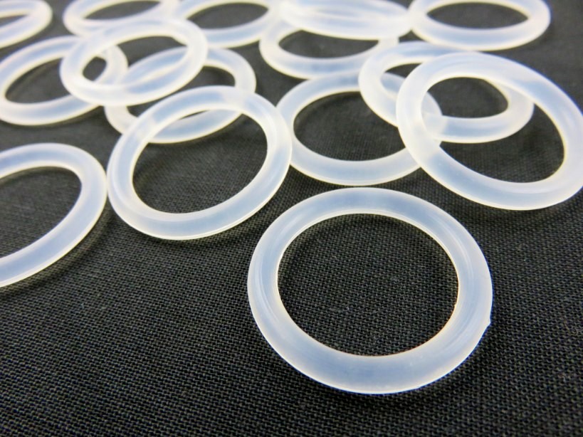 Pacififer ring transparent