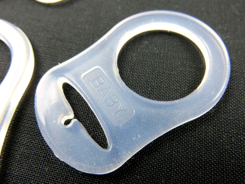 Pacifier ring transparent