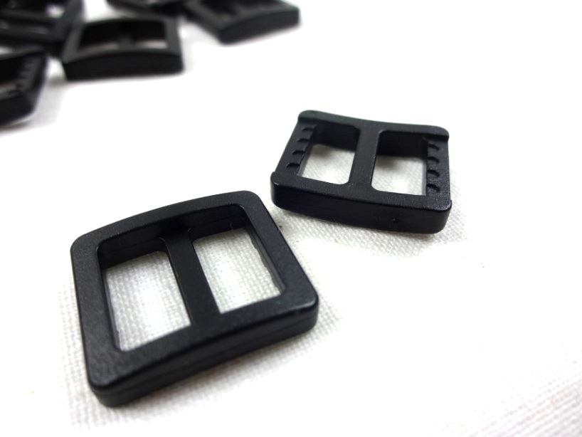 Plastic tri glide 10 mm black