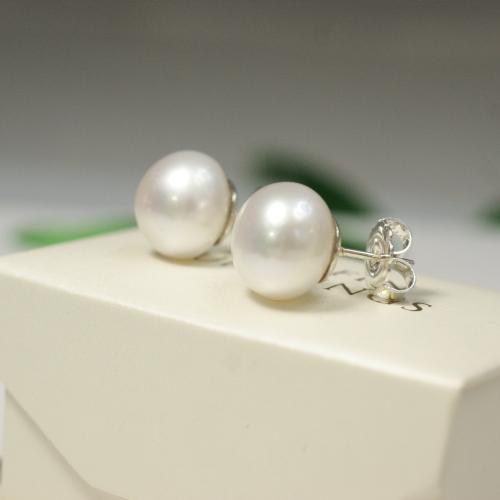 Wilma Button Pearls