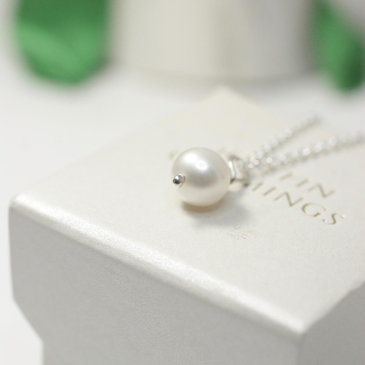 White Pearl Single Necklace