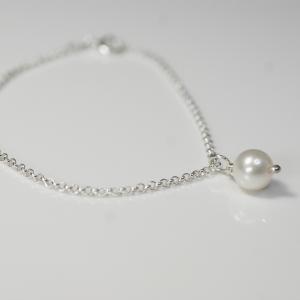 White Pearl Single Bracelet