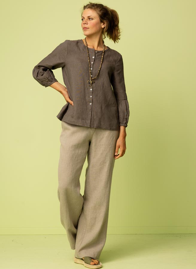 Linneblus grå, brun. Blus i linne med rynkade detaljer och puffad ärm. K&US Kandus linnekläder dam Stockholm