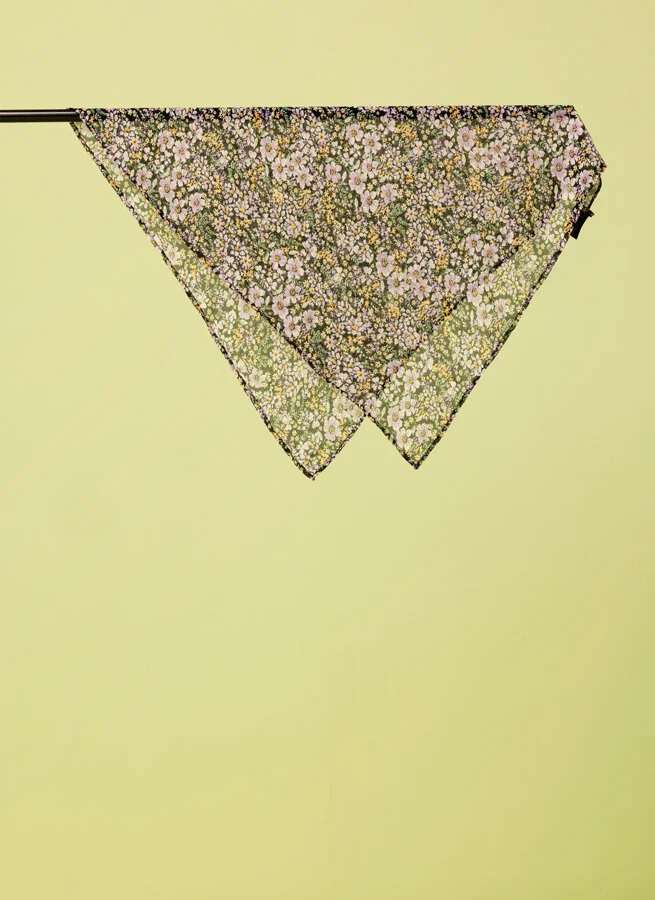 Scarf 55x65 Rosenskära