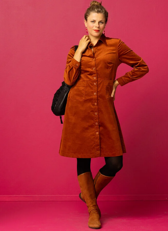 ALVA sammetsklänning Cognac