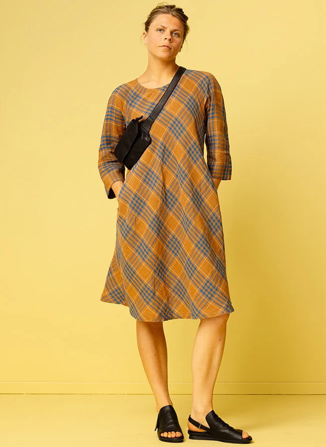 AMIKA linneklänning Koppar Ruta