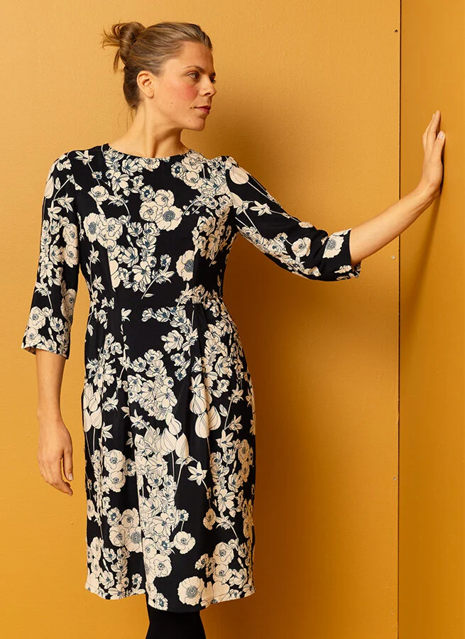 ANGELA viskosklänning Brosch