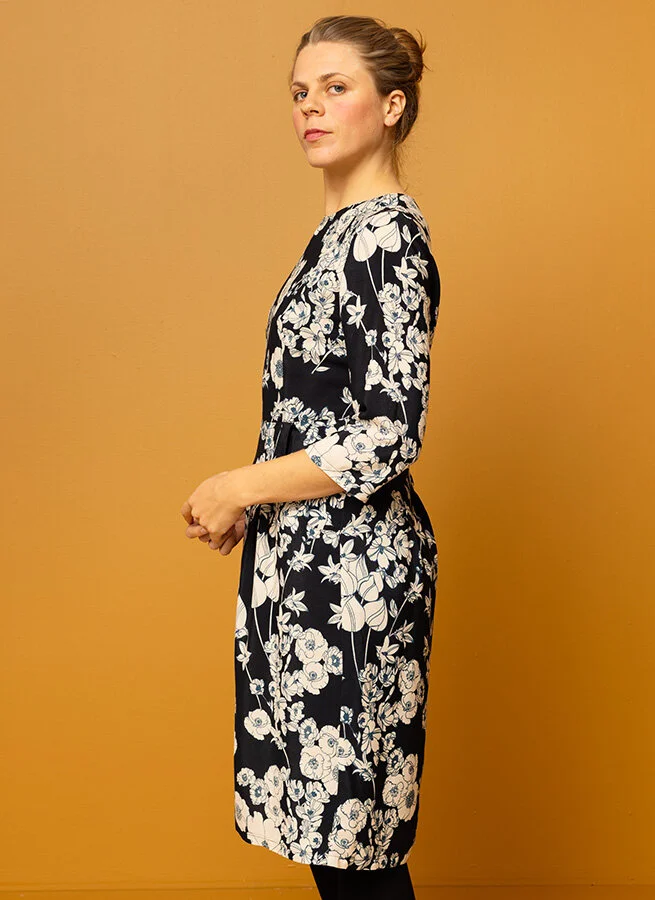 ANGELA viskosklänning Brosch