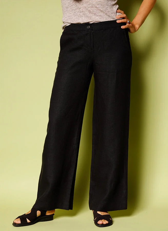 Svart linnebyxa med resår bak i midjan och fickor. K&US Kandus linnekläder dam Stockholm Södermalm