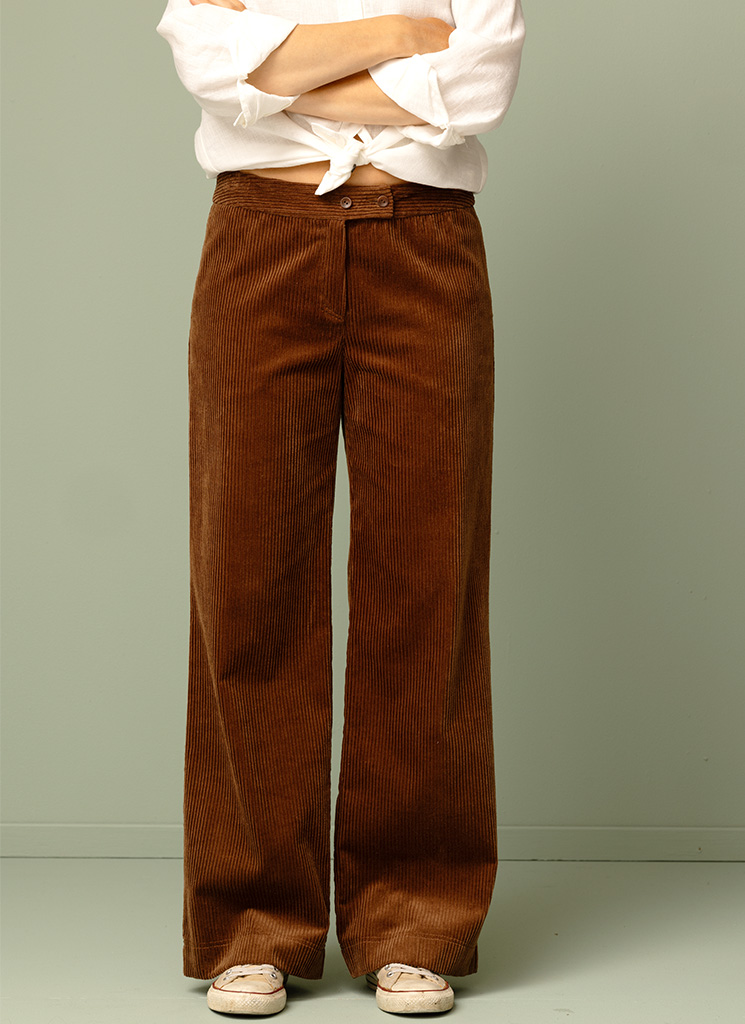 Brun vid manchesterbyxa. Vid byxa i manchester. K&US Kandus damkläder kvinna svensk design Stockholm Södermalm